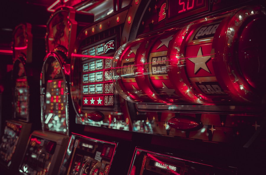 Layar mesin slot digital dengan lampu warna-warni