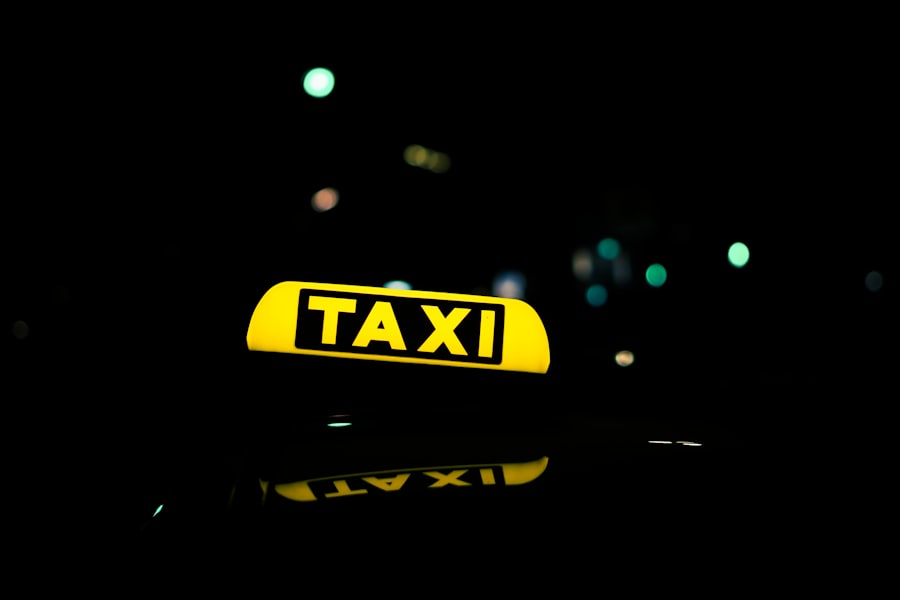 Papan taksi kuning hitam sebagai ilustrasi halaman pendaftaran Taxi4d